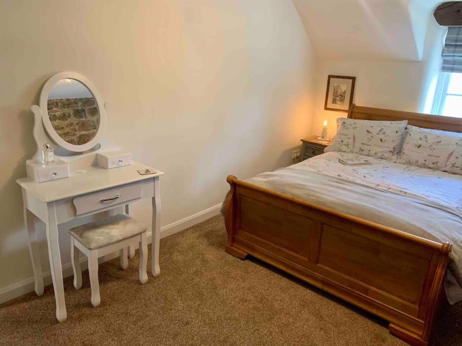 טיידסוול Gorgeous Cozy Cottage With A Heritage Feel, Walks, Pubs & Wood Burner מראה חיצוני תמונה